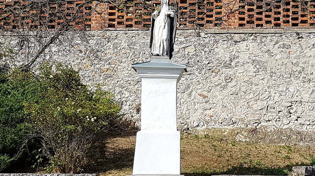 Rehabilitácia podstavca sochy